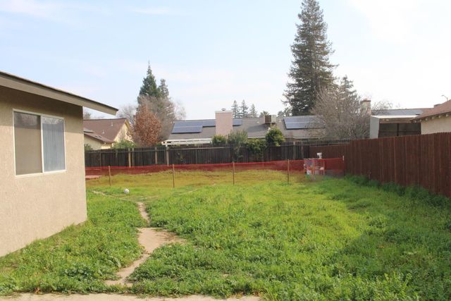 275 N Peach Avenue, Clovis, CA 93612