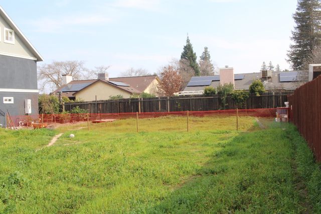 275 N Peach Avenue, Clovis, CA 93612