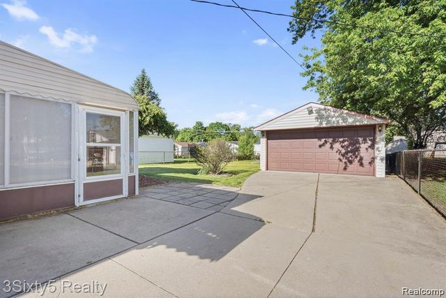 5048 Glenis Street, Dearborn Heights, MI 48125