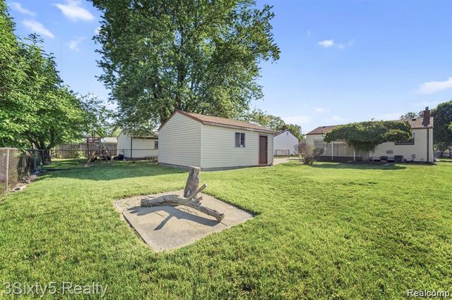 5048 Glenis Street, Dearborn Heights, MI 48125