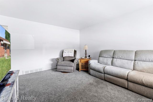 5048 Glenis Street, Dearborn Heights, MI 48125