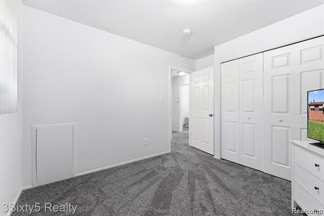5048 Glenis Street, Dearborn Heights, MI 48125