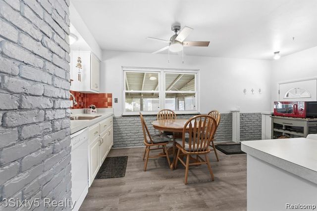 5048 Glenis Street, Dearborn Heights, MI 48125