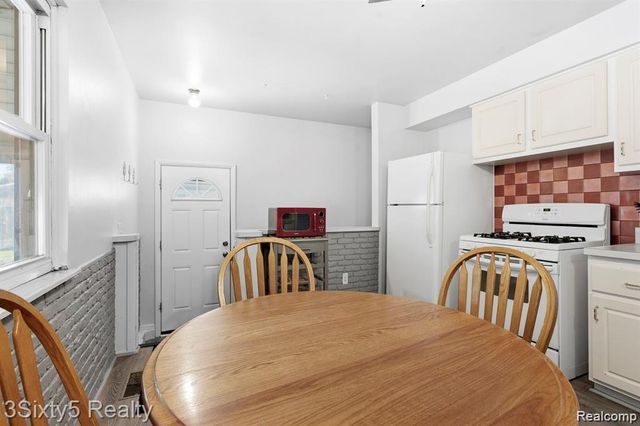 5048 Glenis Street, Dearborn Heights, MI 48125
