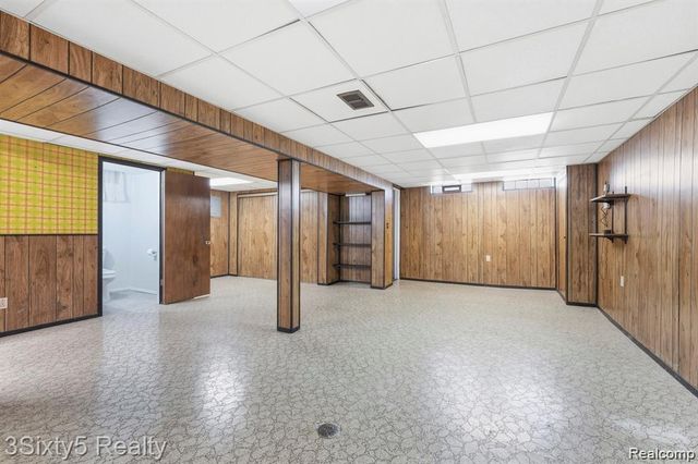 5048 Glenis Street, Dearborn Heights, MI 48125