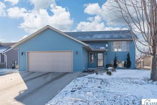 228 Grovebrook Circle, Mankato, MN 56001