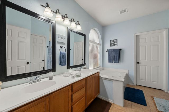 615 Rosarita Road, Arlington, TX 76002