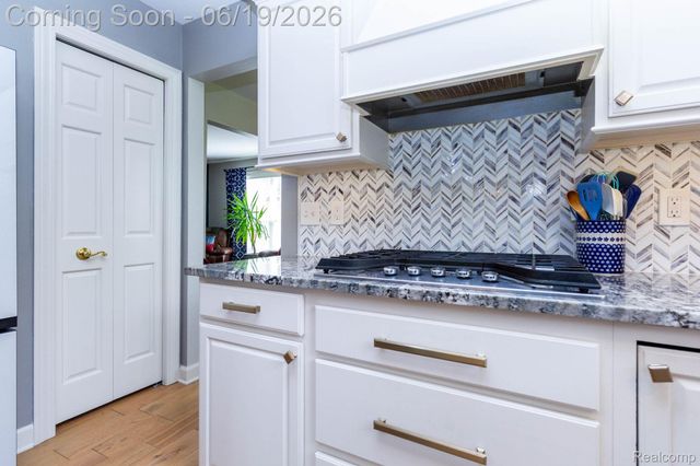 25065 Maxwell Lane, Flat Rock, MI 48134