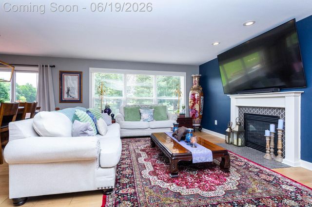 25065 Maxwell Lane, Flat Rock, MI 48134