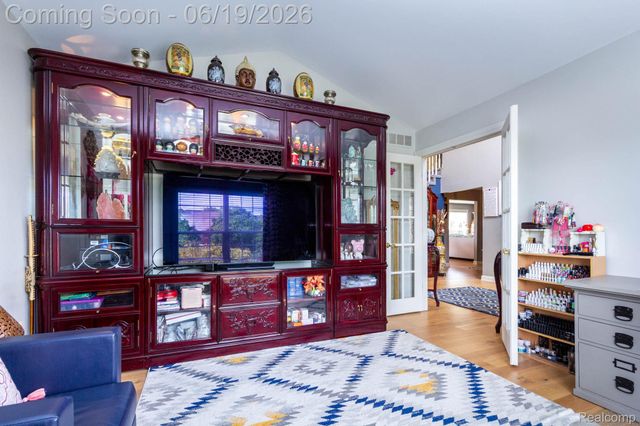 25065 Maxwell Lane, Flat Rock, MI 48134