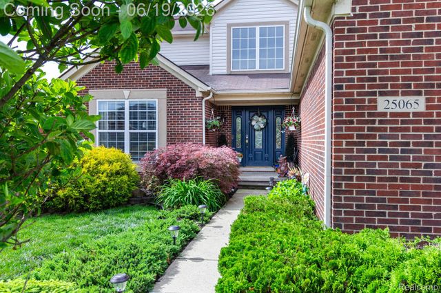 25065 Maxwell Lane, Flat Rock, MI 48134