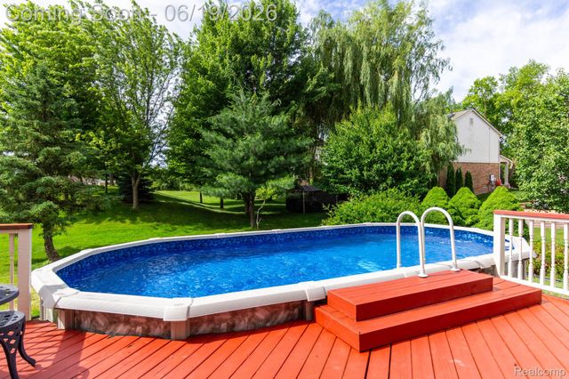 25065 Maxwell Lane, Flat Rock, MI 48134