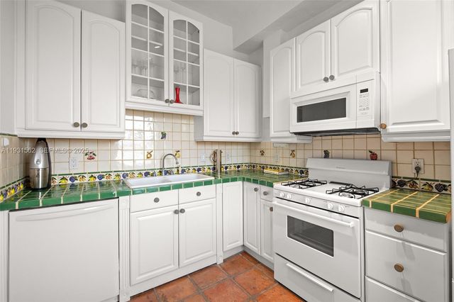 2421 Lake Pancoast Dr 5C, Miami Beach, FL 33140