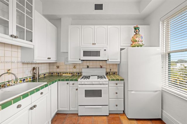 2421 Lake Pancoast Dr 5C, Miami Beach, FL 33140