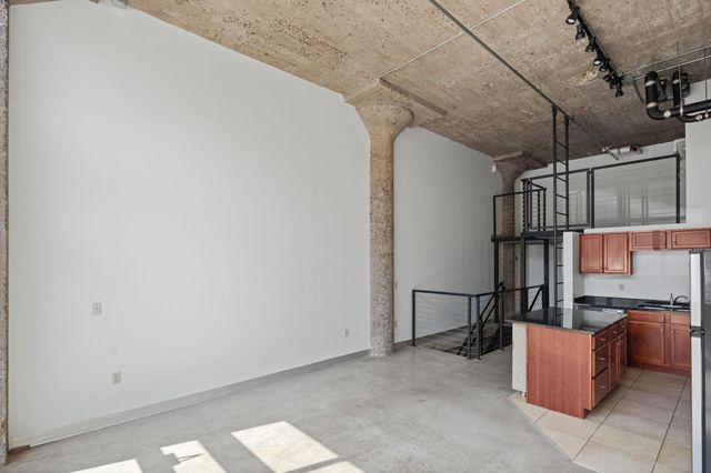 521 S 7th Street 116, Minneapolis, MN 55415