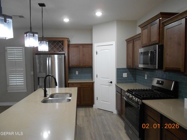 10013 Hueco Junction Road, Socorro, TX 79927