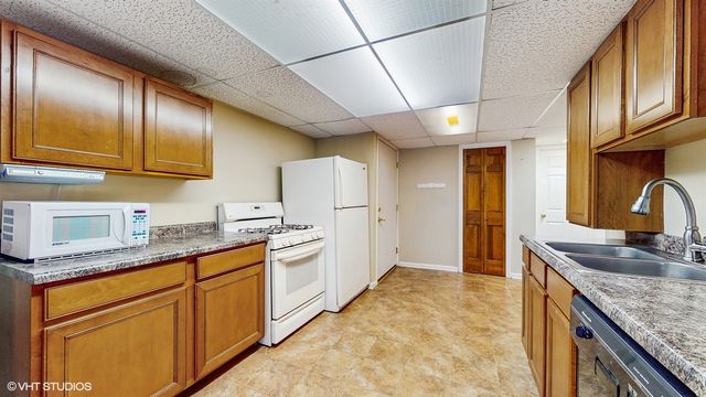6320 Rowland Road, Huntley, IL 60142