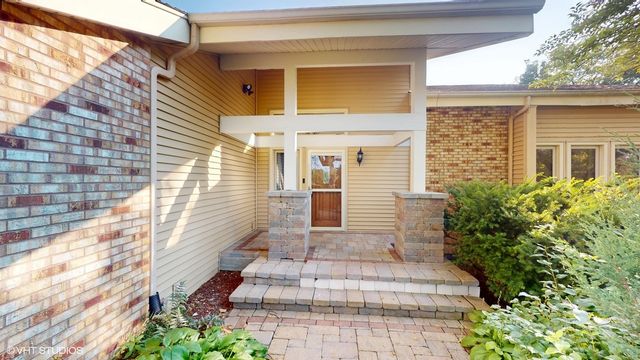 6320 Rowland Road, Huntley, IL 60142