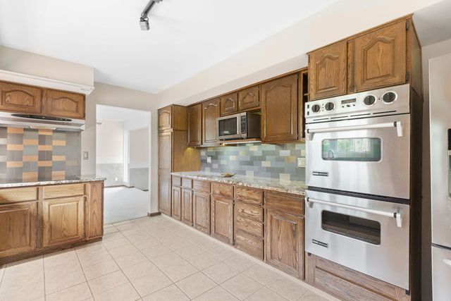 6320 Rowland Road, Huntley, IL 60142