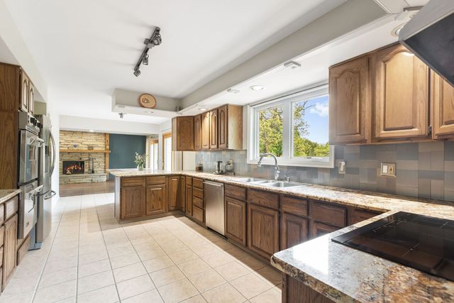 6320 Rowland Road, Huntley, IL 60142
