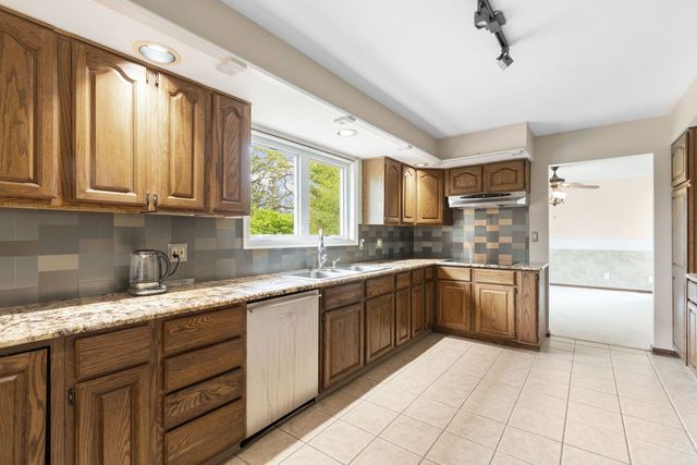 6320 Rowland Road, Huntley, IL 60142