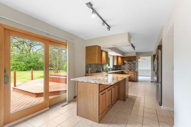 6320 Rowland Road, Huntley, IL 60142