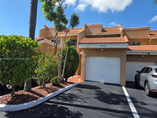 12025 S Las Palmas Drive 12025, Pembroke Pines, FL 33025