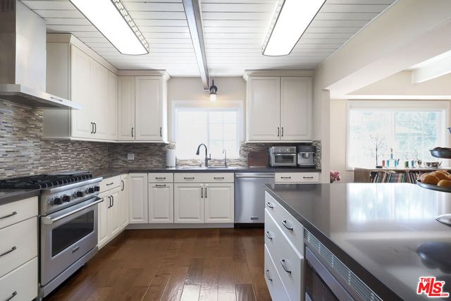 2260 Los Amigos Street, La Canada Flintridge, CA 91011