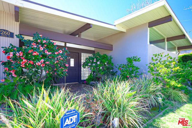 2260 Los Amigos Street, La Canada Flintridge, CA 91011