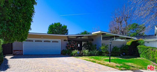 2260 Los Amigos Street, La Canada Flintridge, CA 91011