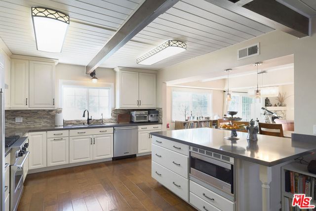 2260 Los Amigos Street, La Canada Flintridge, CA 91011