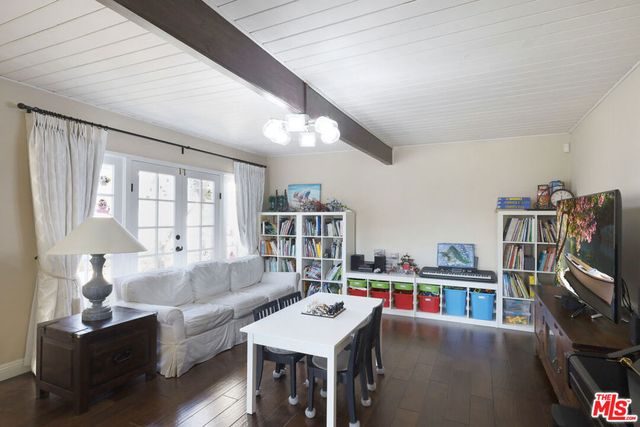 2260 Los Amigos Street, La Canada Flintridge, CA 91011