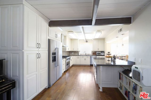 2260 Los Amigos Street, La Canada Flintridge, CA 91011