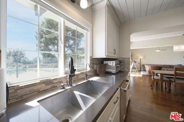 2260 Los Amigos Street, La Canada Flintridge, CA 91011