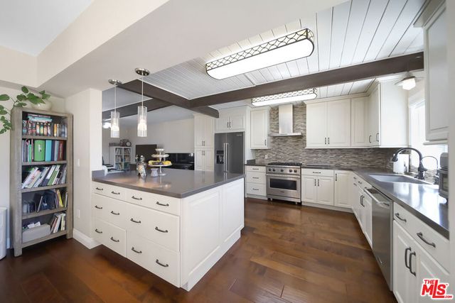 2260 Los Amigos Street, La Canada Flintridge, CA 91011