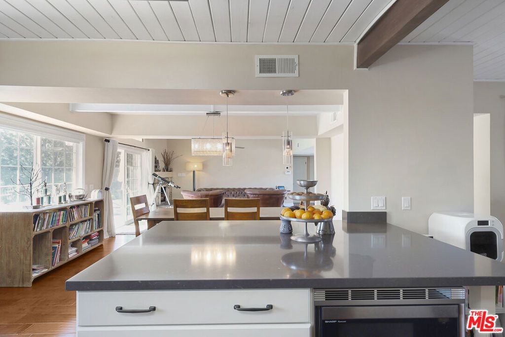 2260 Los Amigos Street, La Canada Flintridge, CA 91011