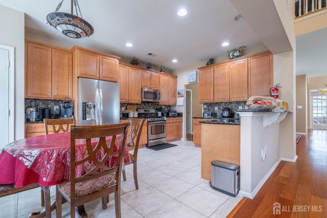 56 Lakehurst Way, Monroe, NJ 08831