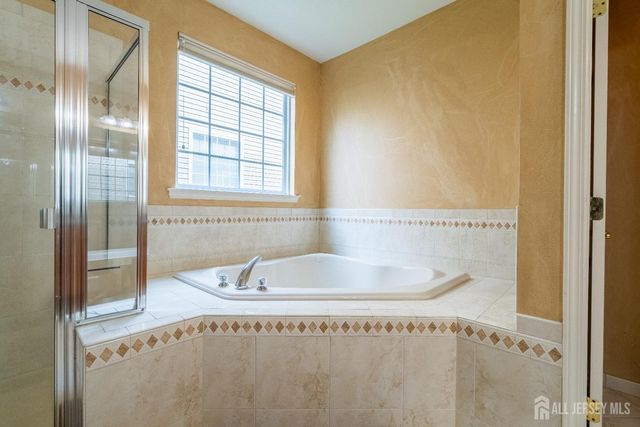 56 Lakehurst Way, Monroe, NJ 08831