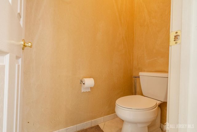 56 Lakehurst Way, Monroe, NJ 08831