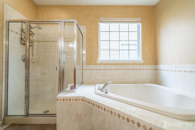 56 Lakehurst Way, Monroe, NJ 08831