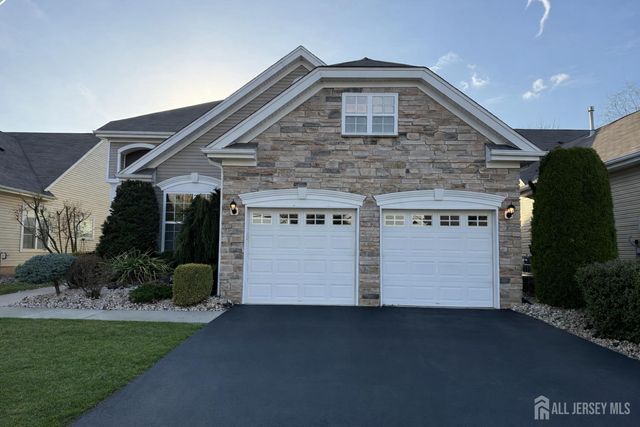 56 Lakehurst Way, Monroe, NJ 08831