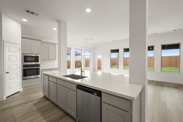 121 Trinity Street, Grandview, TX 76050