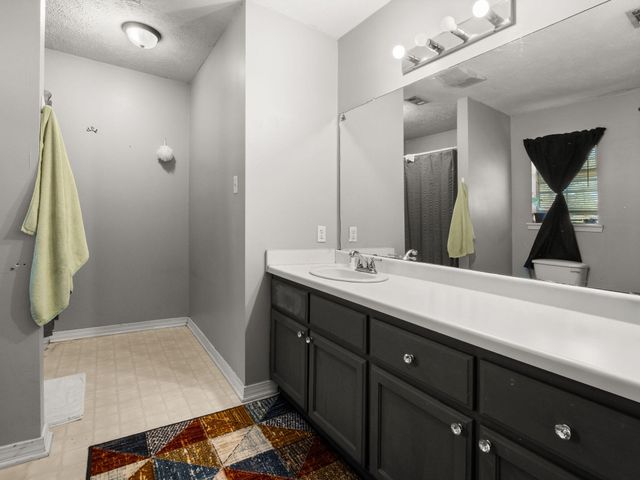 617 W Hawthorne Rd, Leesville, LA 71446