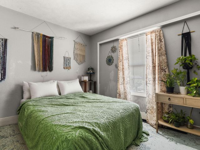 617 W Hawthorne Rd, Leesville, LA 71446