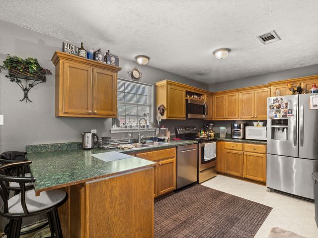 617 W Hawthorne Rd, Leesville, LA 71446