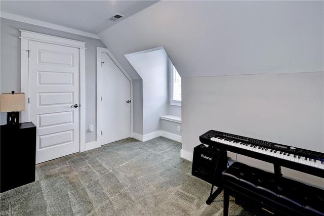2205 Seaford RD, Seaford, VA 23696