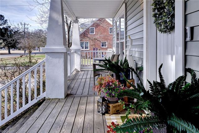 2205 Seaford RD, Seaford, VA 23696