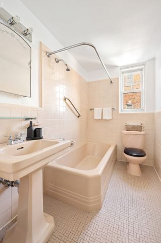 160 Cabrini Blvd Apt 127, New York City, NY 10033