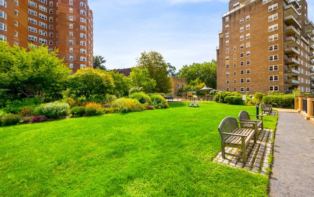 160 Cabrini Blvd Apt 127, New York City, NY 10033