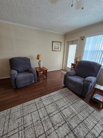 111 Lyndhurst E 111, Deerfield Beach, FL 33442